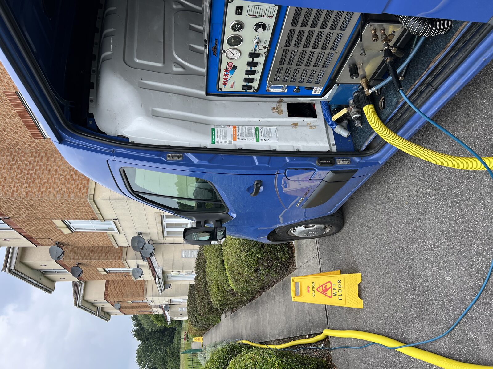 Carpet cleaning equipment